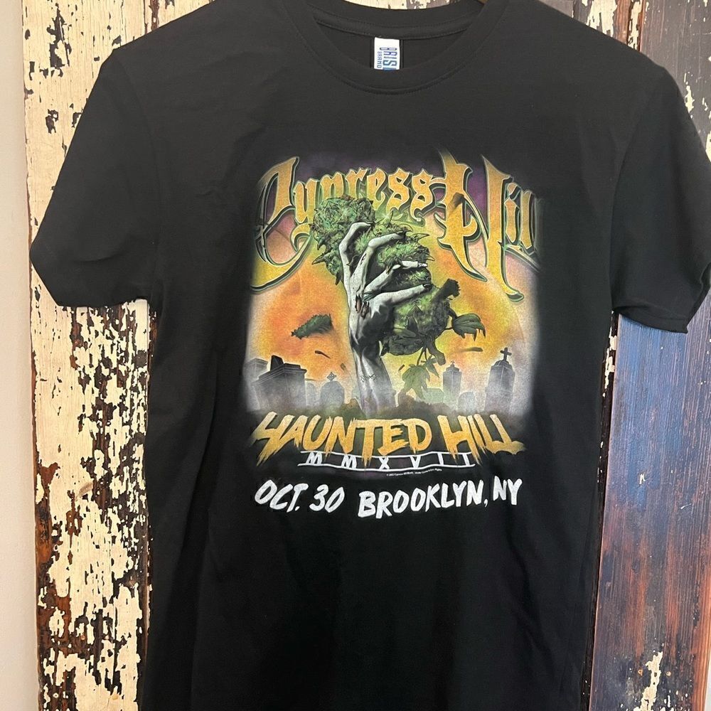 NWOT Retro Cypress Hill Brisco Brands Haunted Hill Oct 30th size Small T-shirt.